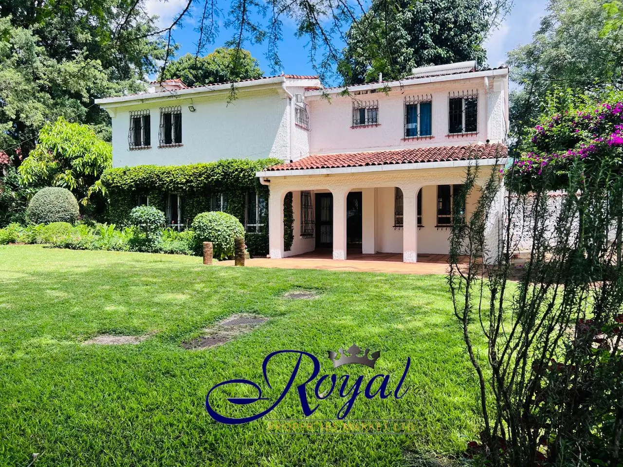 Elegant 4-Bedroom Townhouse for Sale - Hillview Estate